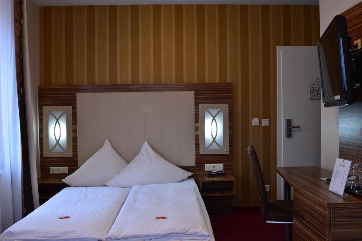 Standard Double Room | Desk, iron/ironing board, free WiFi, bed sheets