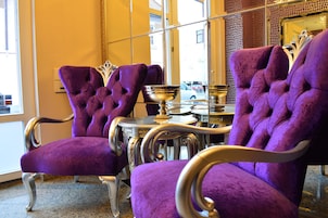 Área de estar no saguão