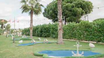 Mini-golf