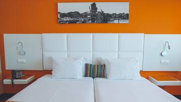 Minibar, Zimmersafe, Schreibtisch, laptopgeeigneter Arbeitsplatz