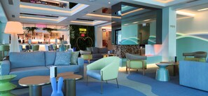 Een 32-inch lcd-televisie met kabelzenders en televisie