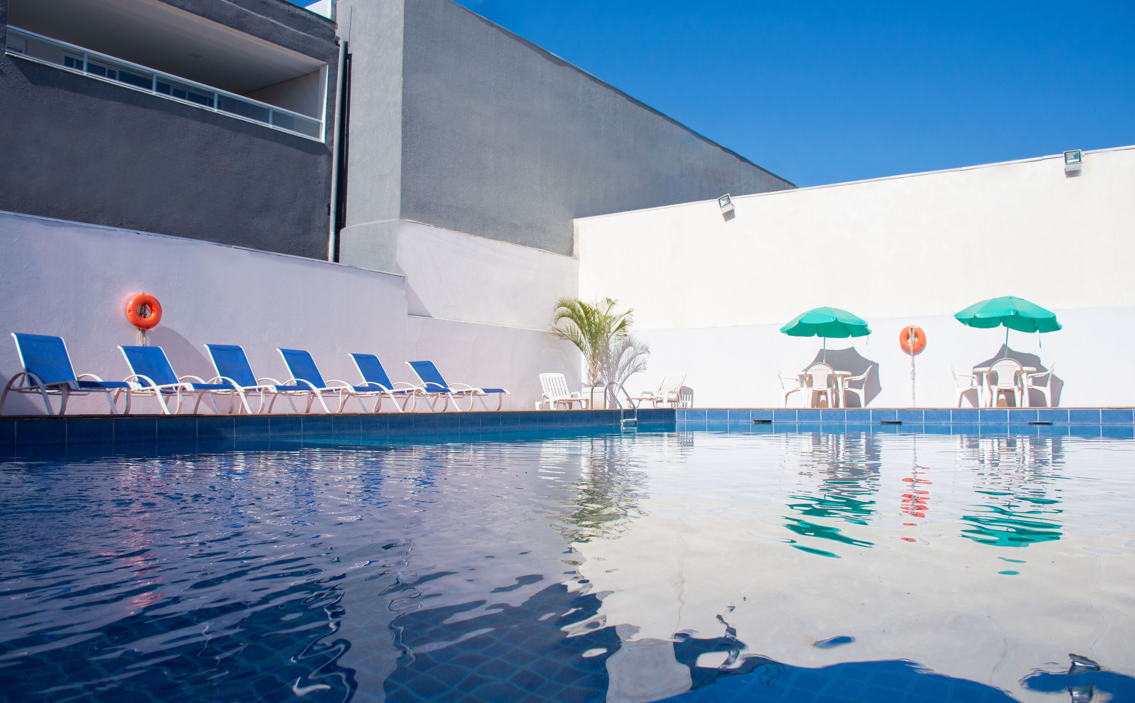 outdoor pool, open 9:00 am to 10:00 pm, pool loungers