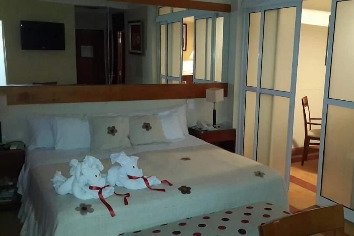 Minibar, in-room safe, individually furnished, desk