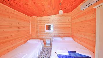Basic Triple Room | Free WiFi