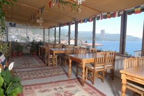 Breakfast, lunch and dinner served - Ates Pension (Kas)