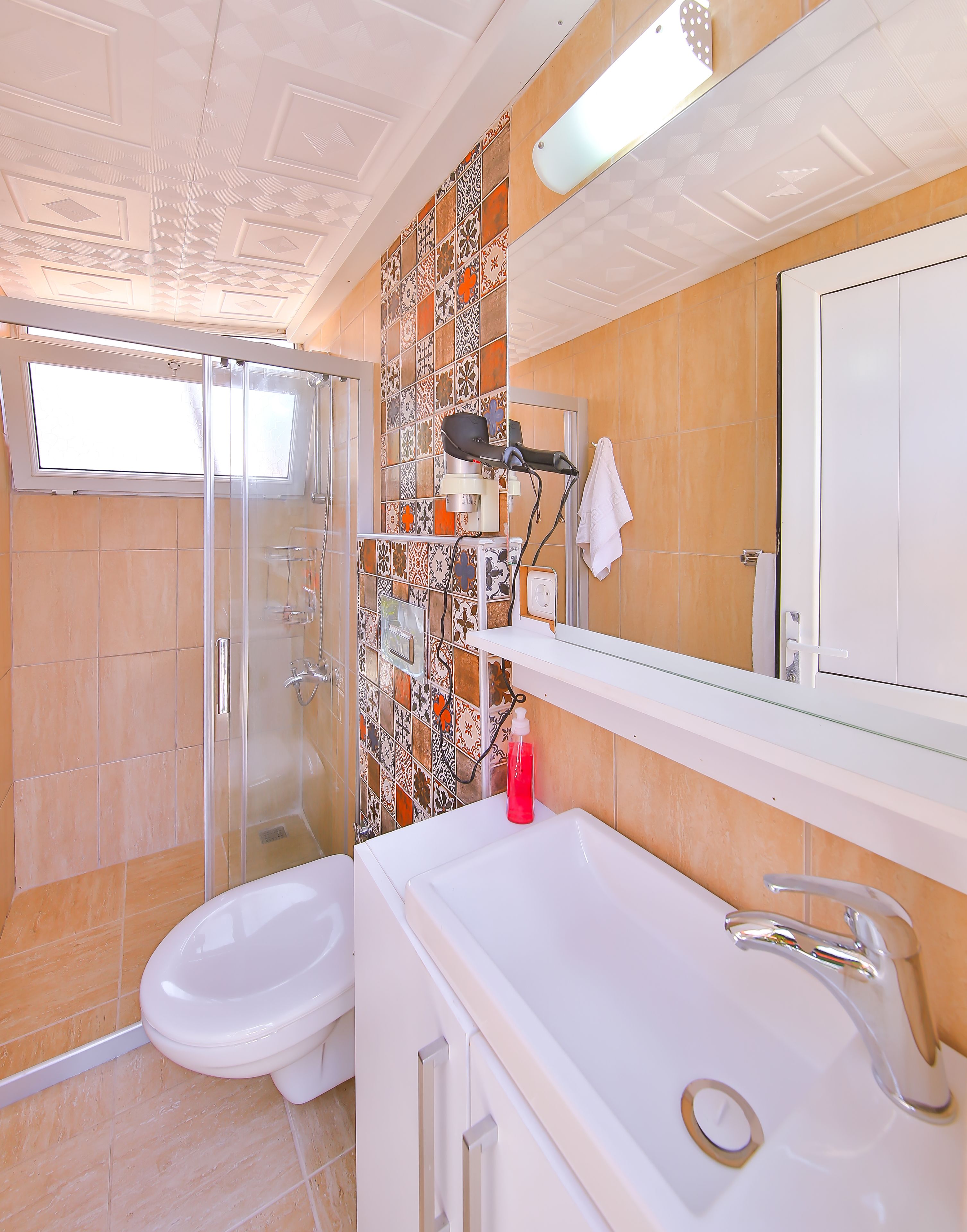 basic triple room | bathroom | hair dryer