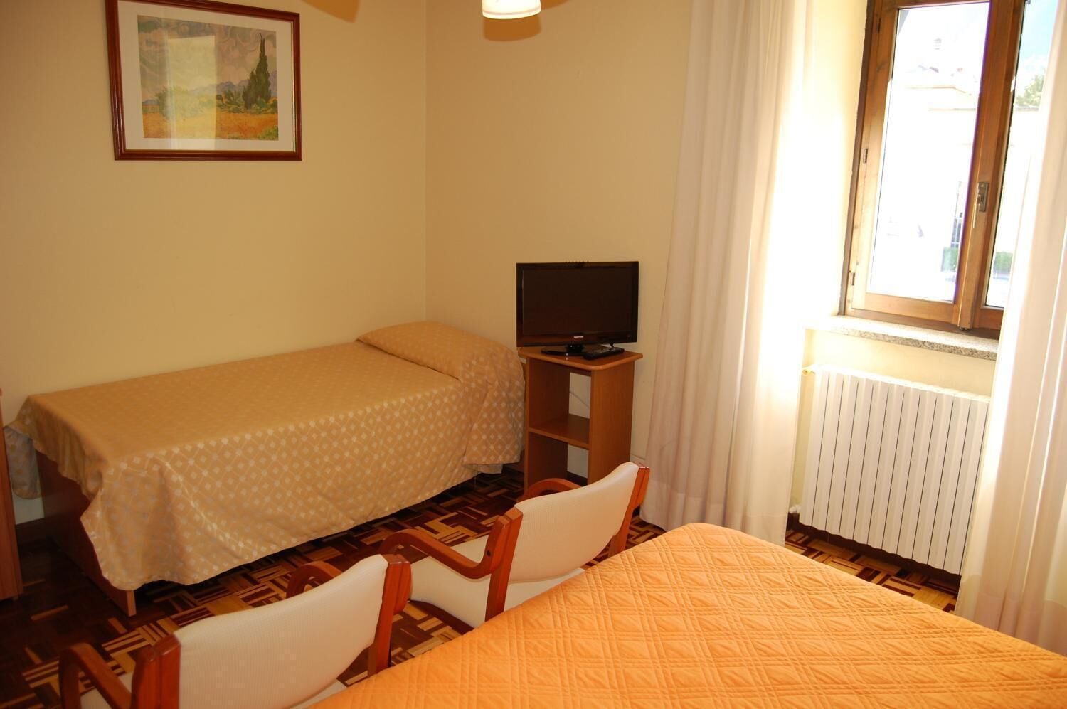 in-room safe, desk, free wifi