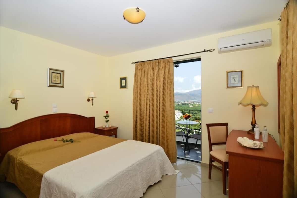 In-room safe, desk, soundproofing, iron/ironing board (on request)