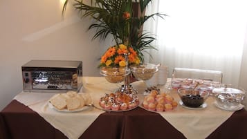 Petit déjeuner buffet servi tous les jours en supplément