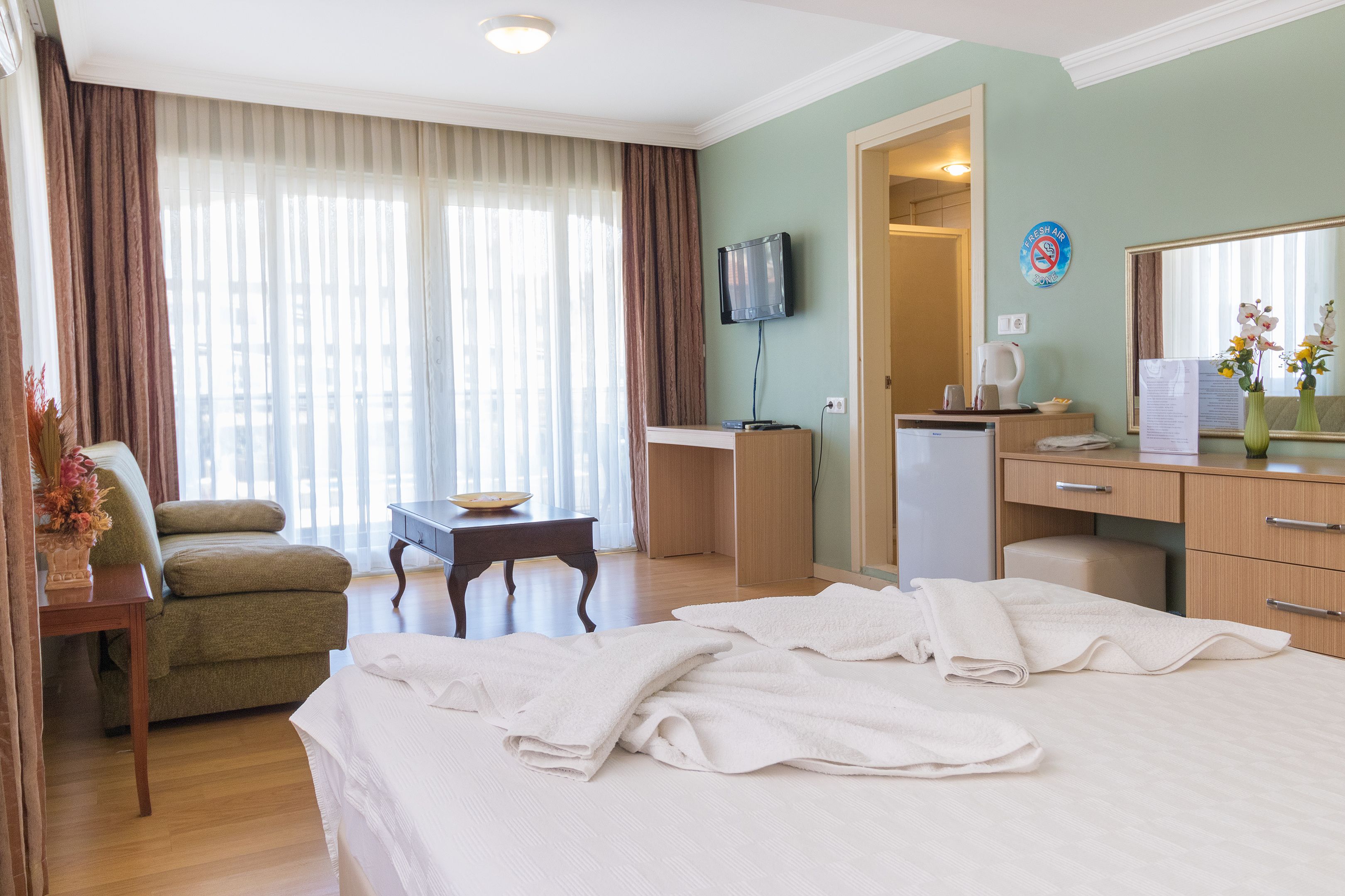 suite, 1 double bed with sofa bed | view from room