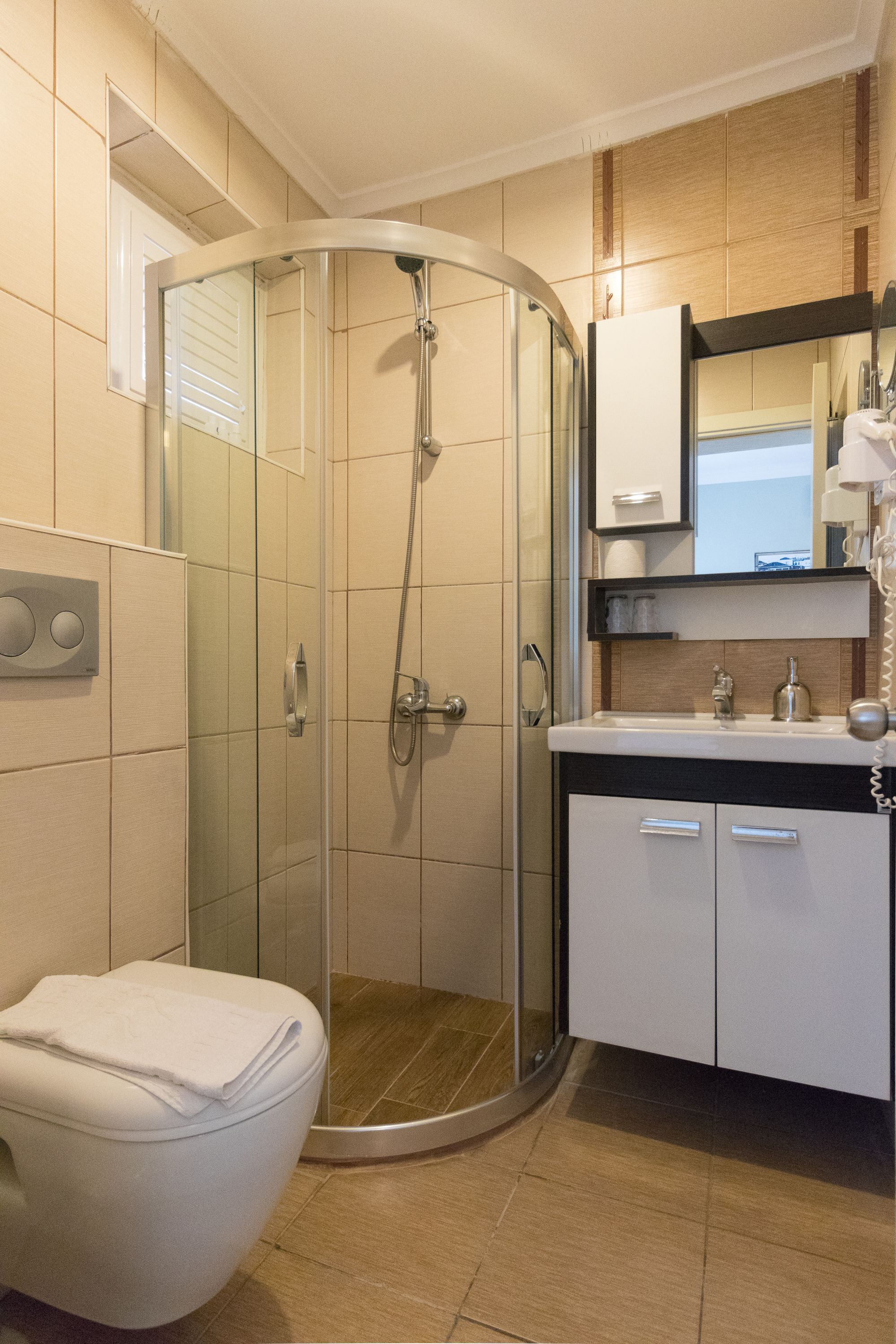 standard twin room | bathroom | shower, hair dryer, slippers, towels