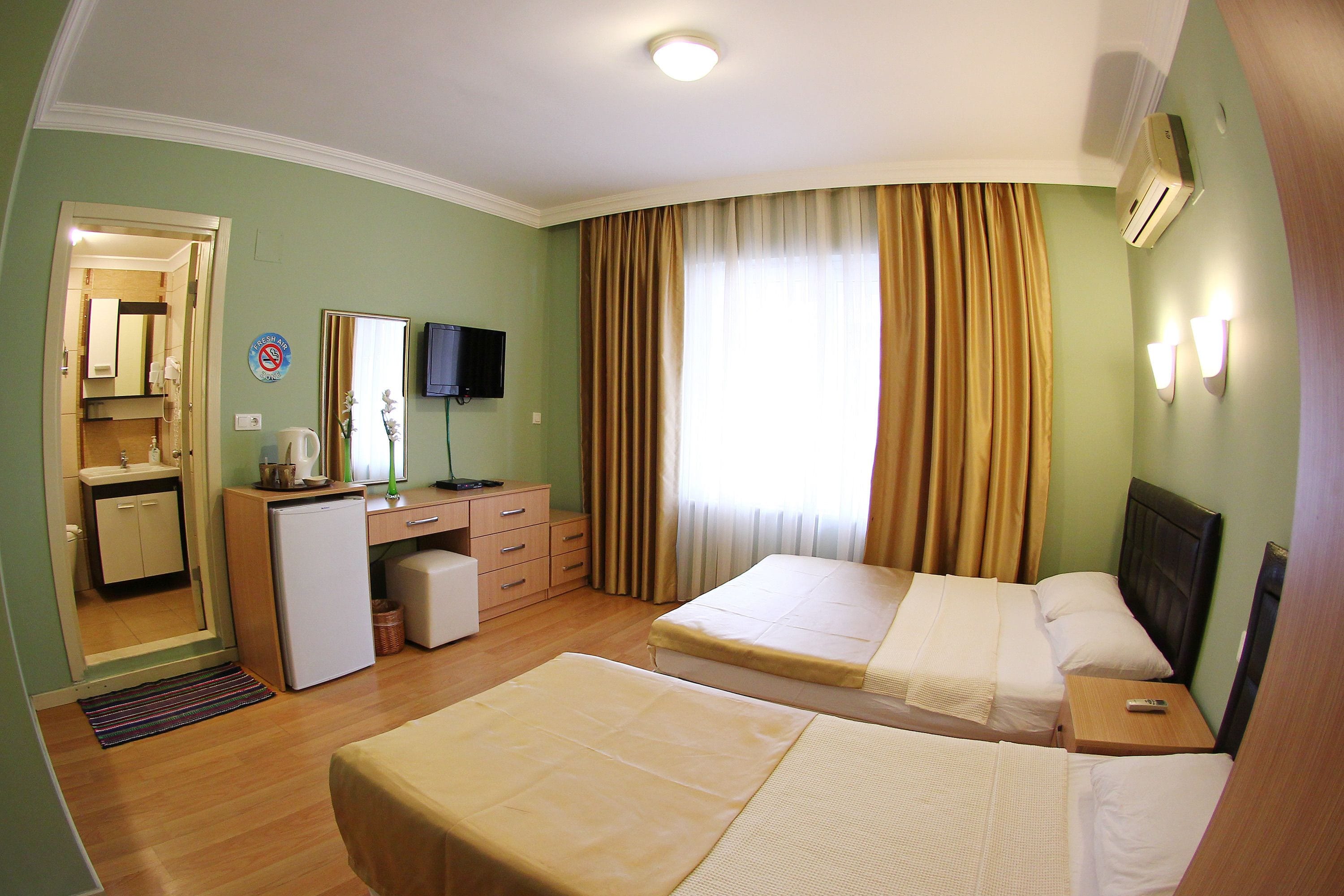 standard double room | premium bedding, in-room safe, desk, blackout curtains