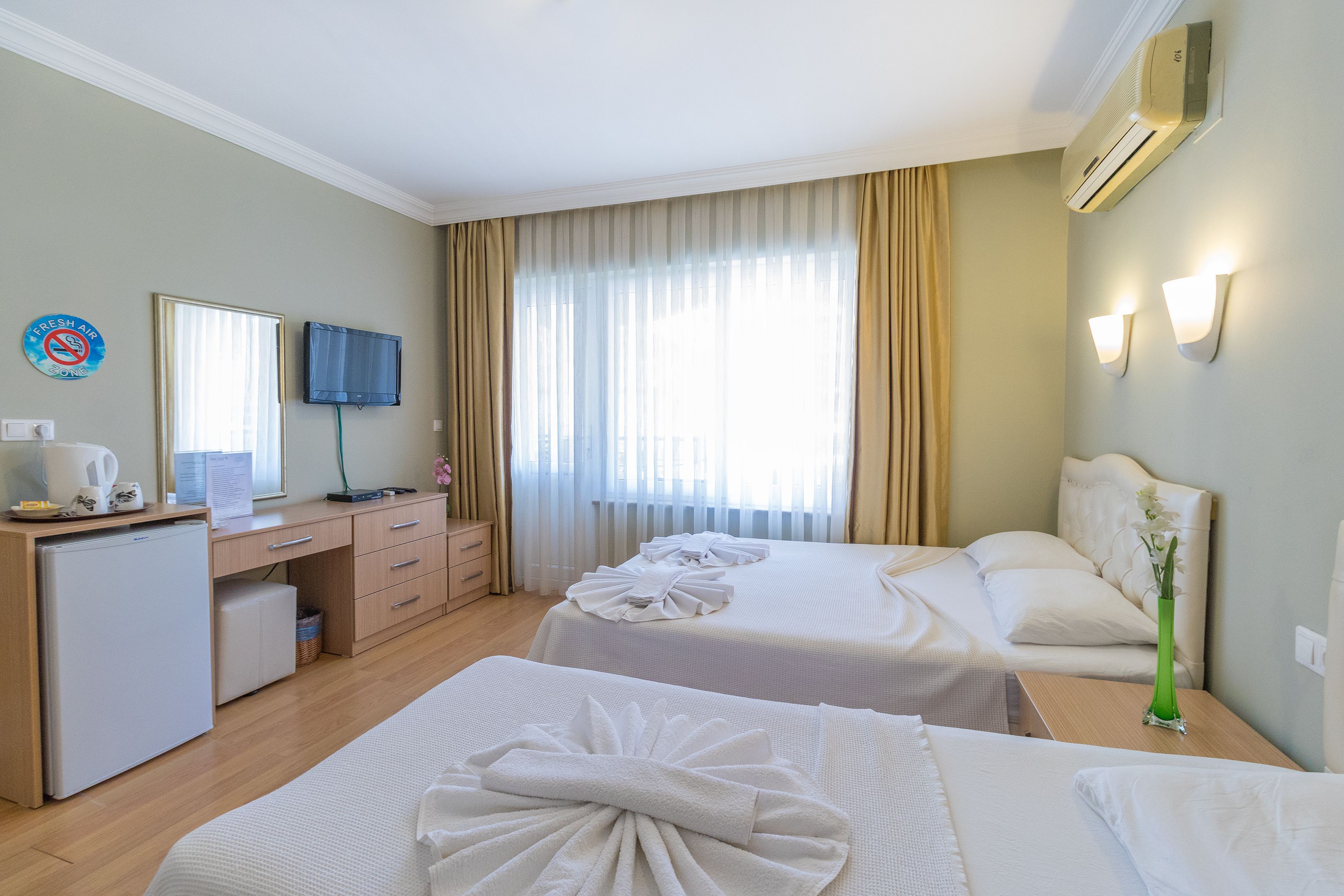 standard double room | premium bedding, in-room safe, desk, blackout curtains