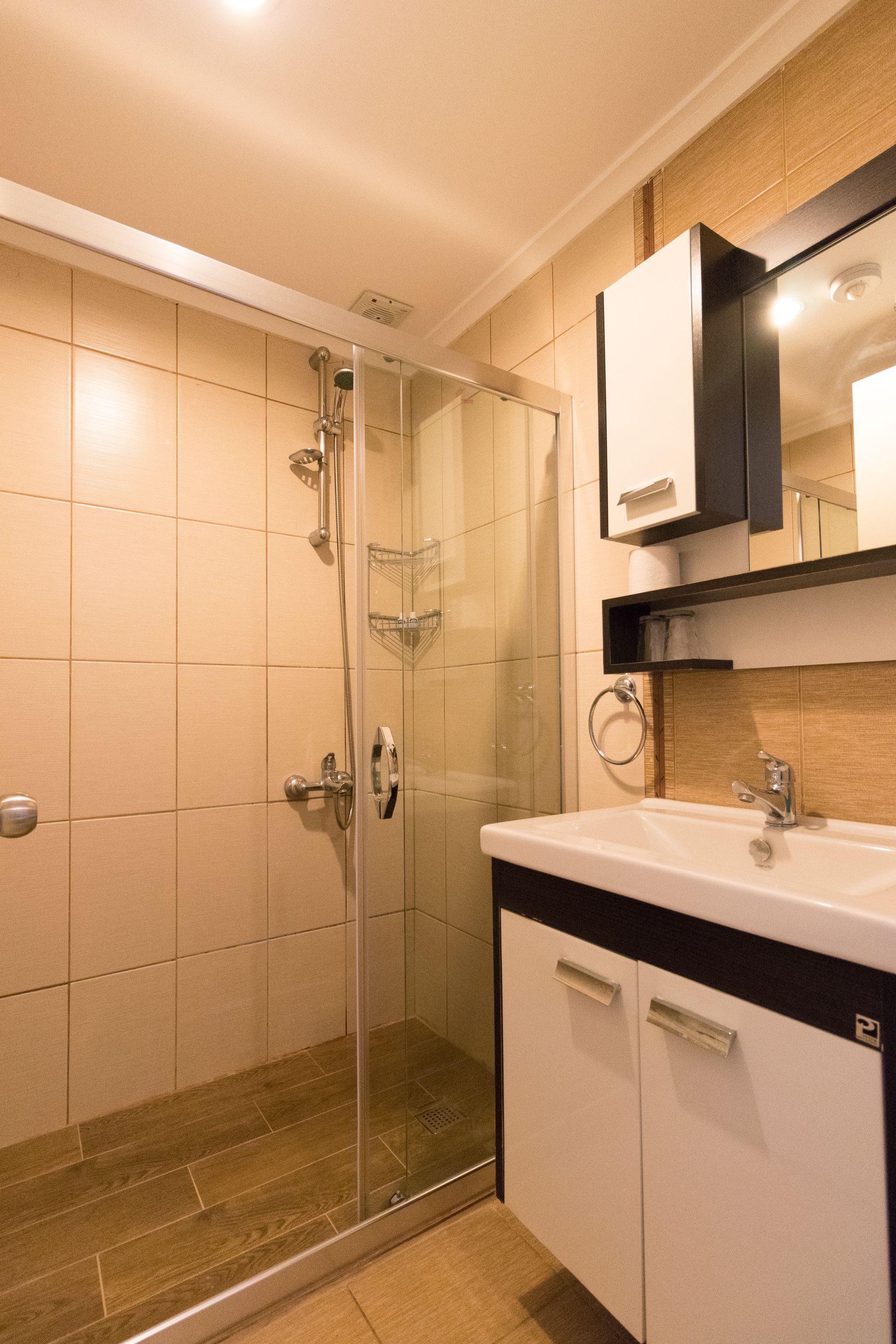 suite, 1 double bed with sofa bed | bathroom | shower, hair dryer, slippers, towels