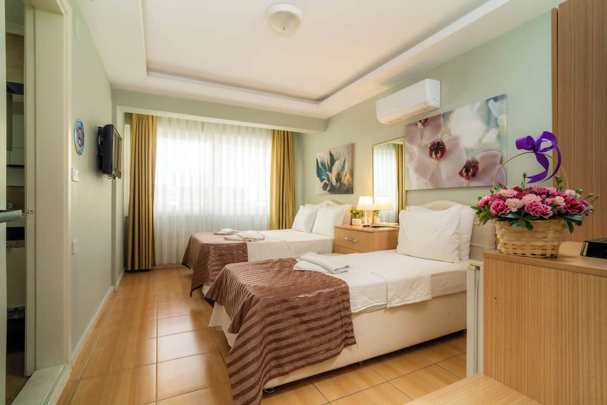 Hochwertige Bettwaren, Zimmersafe, Verdunkelungsvorhänge