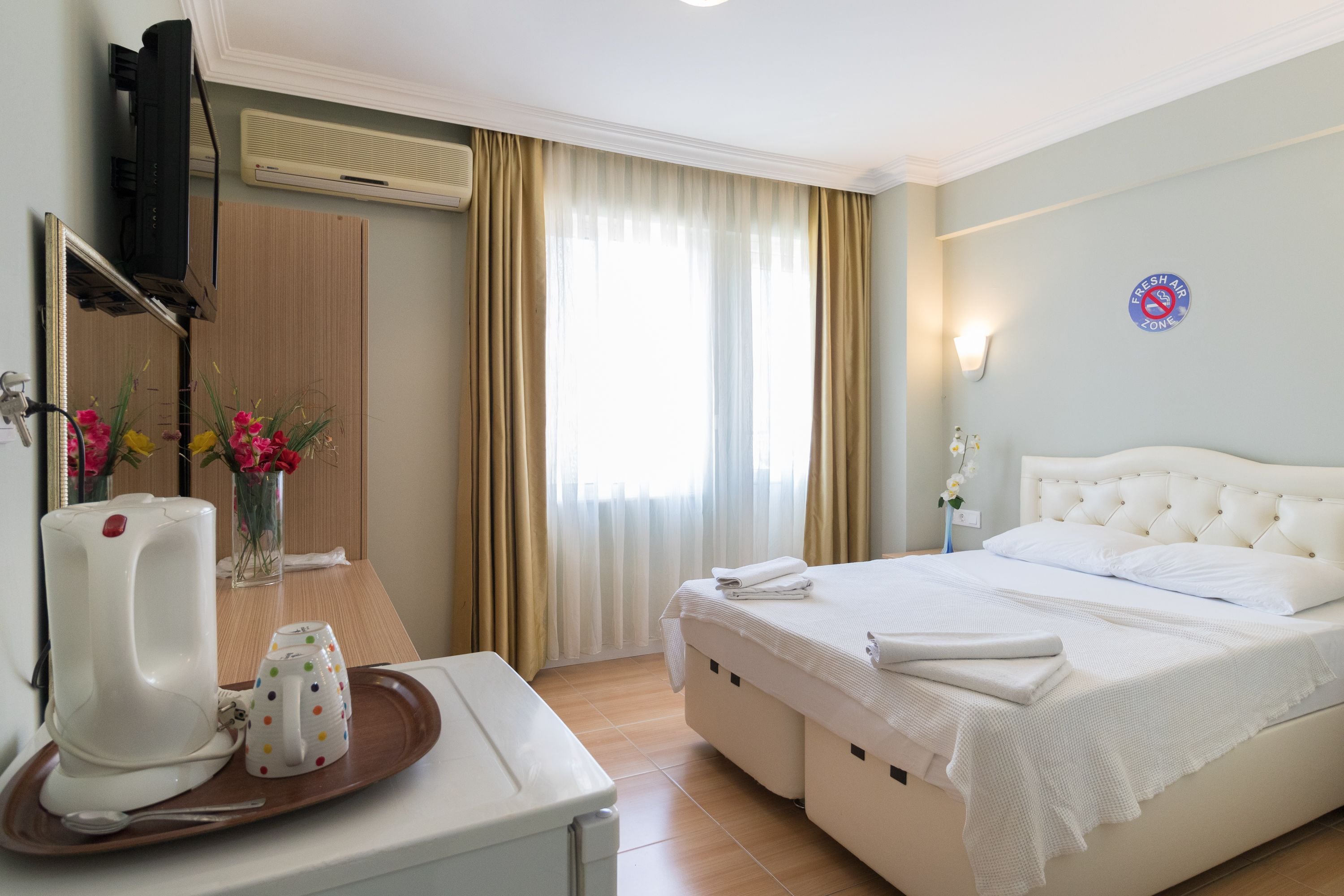 standard double room | premium bedding, in-room safe, desk, blackout curtains