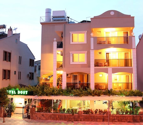 Front of property – evening/night. Otel Dost