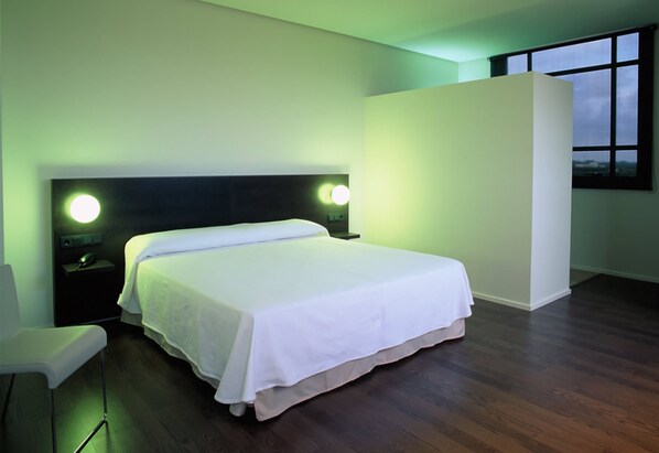 In-room safe, desk, soundproofing, iron/ironing board