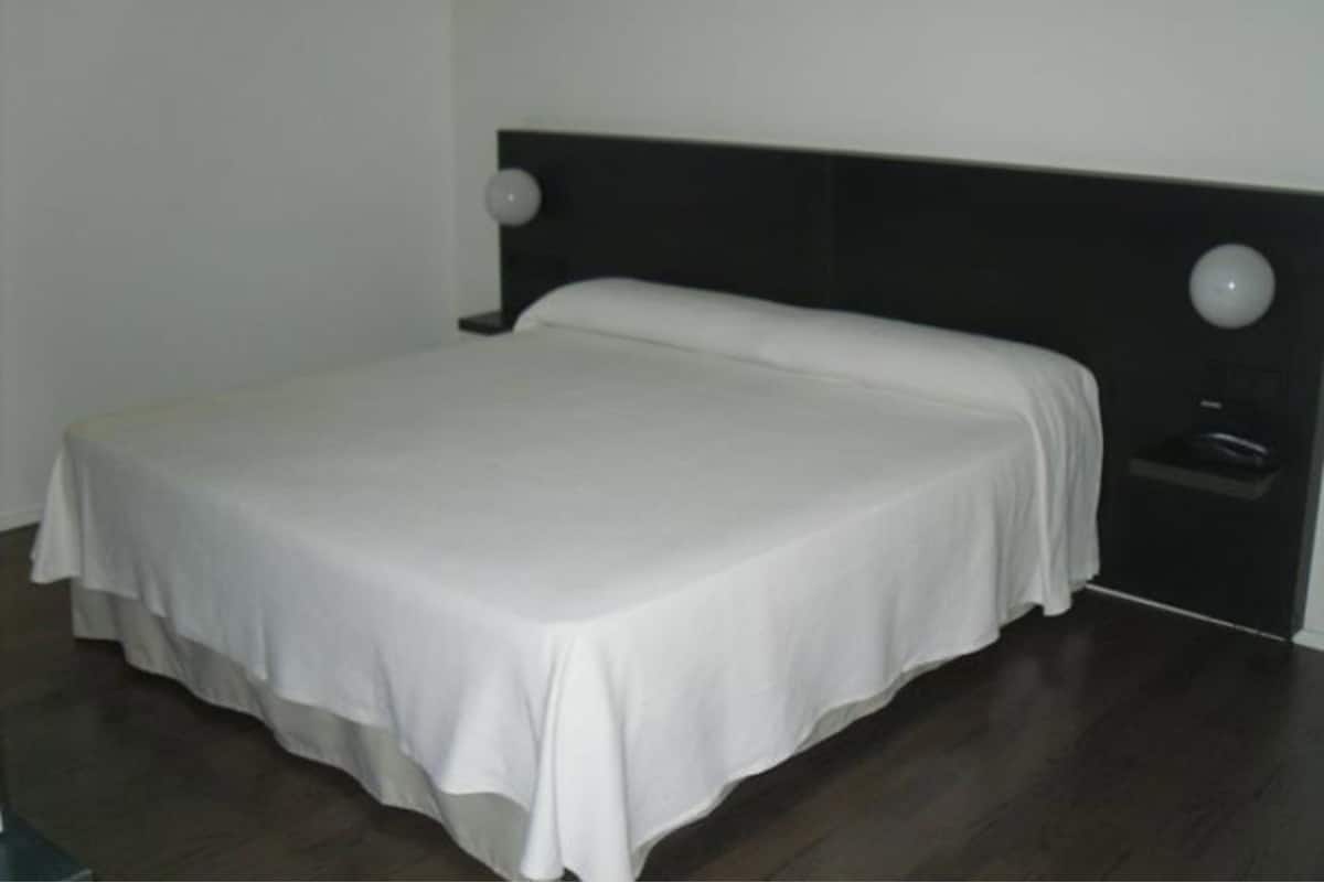 In-room safe, desk, soundproofing, iron/ironing board
