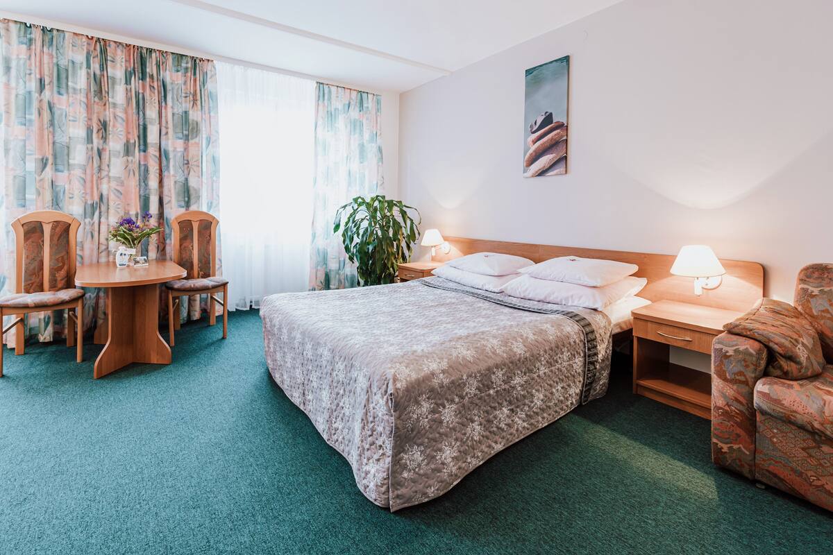 Dobbeltrom – comfort | Skrivebord, strykejern/-brett, wi-fi (inkludert) og sengetøy