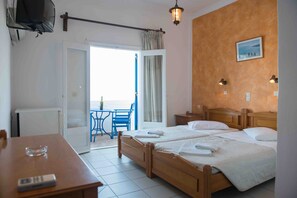 In-room safe, free WiFi, bed sheets - Hotel Olympia (Santorini)