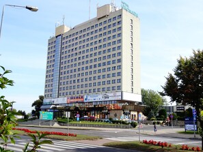 Front of property - Hotel Gromada Pila (Pila)
