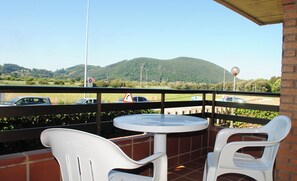 2 bedrooms, iron/ironing board, free WiFi, bed sheets - Apartamentos Turisticos Suaces (Noja)