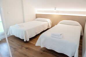 2 bedrooms, iron/ironing board, free WiFi, bed sheets - Apartamentos Turisticos Suaces (Noja)