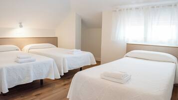 2 عدّة غرف نوم ومكواة/لوح كي وواي فاي مجانًا وملاءات أسرّة