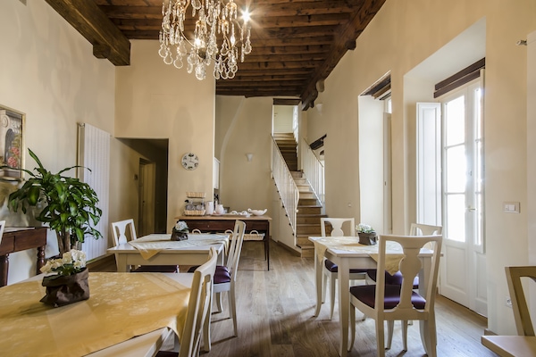 Café da manhã com buffet todos os dias (EUR 10 por pessoa)