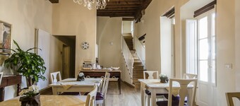 安菲堤亞特洛 B&B 酒店