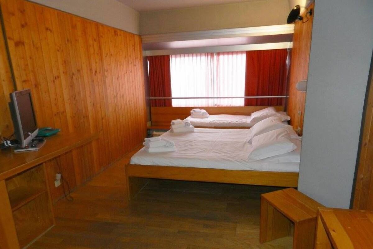 In-room safe, cribs (surcharge), bed sheets