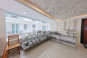 Breakfast served, Asian cuisine