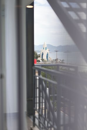 Quarto duplo luxo, vista para o mar | Cofres nos quartos, escrivaninha, cortinas blackout, Wi-Fi de cortesia