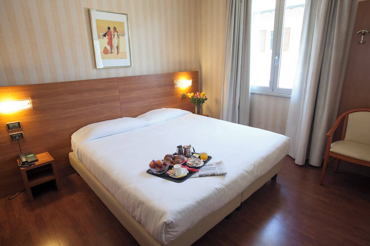 Premium bedding, minibar, in-room safe, desk