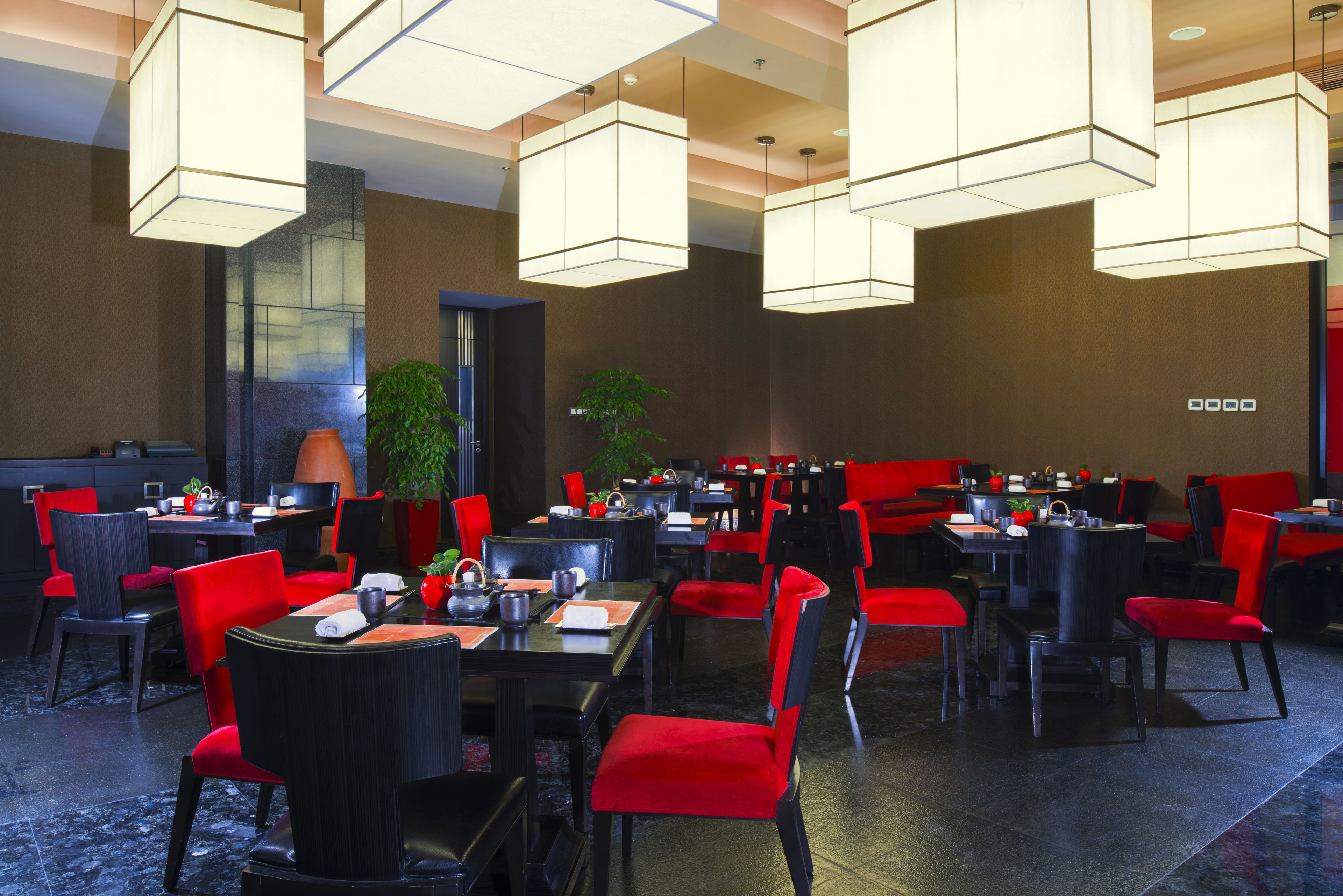 3 restaurants, breakfast, lunch, dinner served; international cuisine