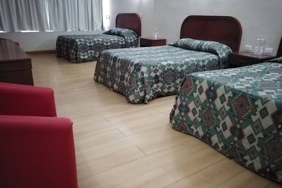 Habitación triple estándar | Wifi gratis y ropa de cama