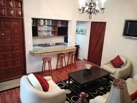 小型开间套房 | 免费 WiFi、床单