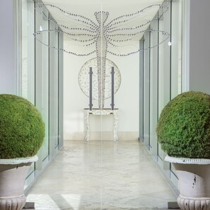 Couples treatment room(s), sauna, hot tub, steam room