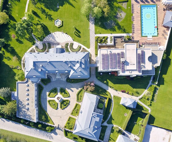 Aerial view - Hotel Château Amade (Vrakun)