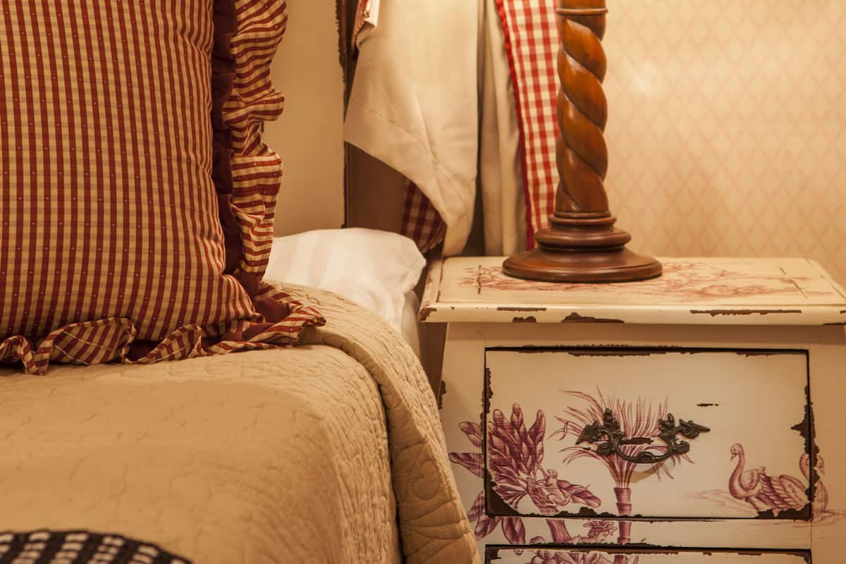 Suíte luxo | Roupas de cama antialérgicas, frigobar, cofres nos quartos, escrivaninha