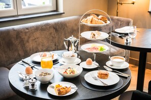 Desayuno completo todos los días (con cargo) 