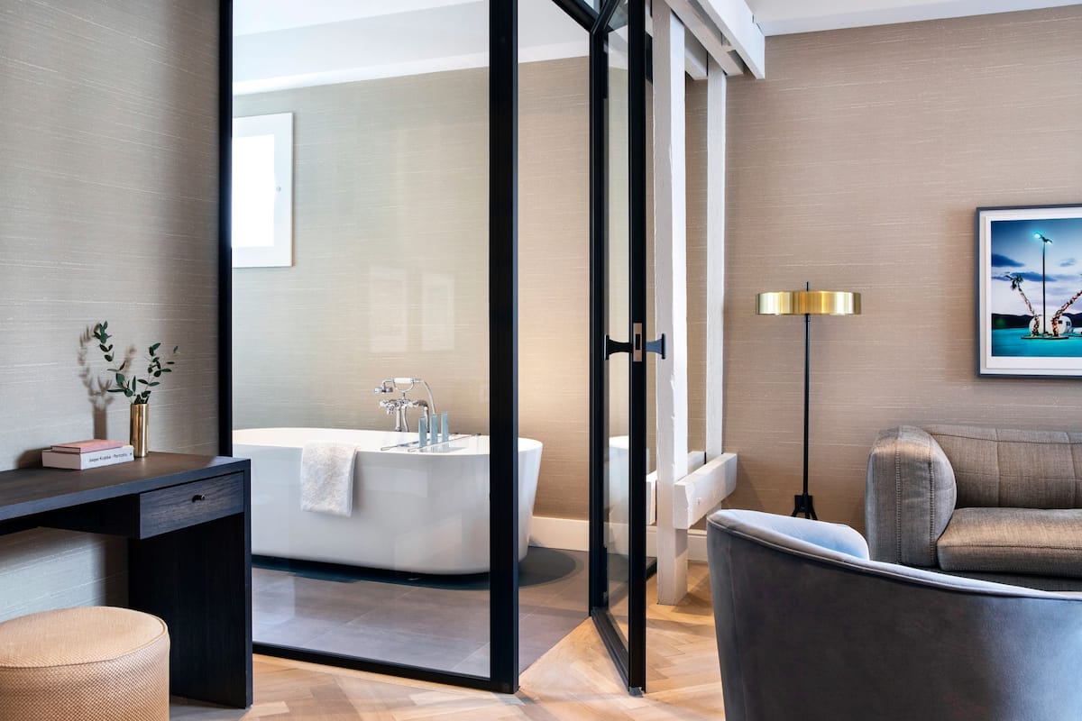 royal suite, 1 king bed | 1 bedroom, egyptian cotton sheets, premium bedding, pillow-top beds