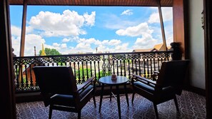 48-inch flat-screen TV with cable channels, TV - Sunday Villa Sirilanna Hotel (Chiang Mai)