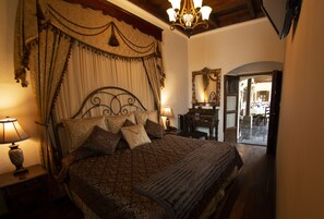 Premium bedding, down comforters, in-room safe, individually decorated