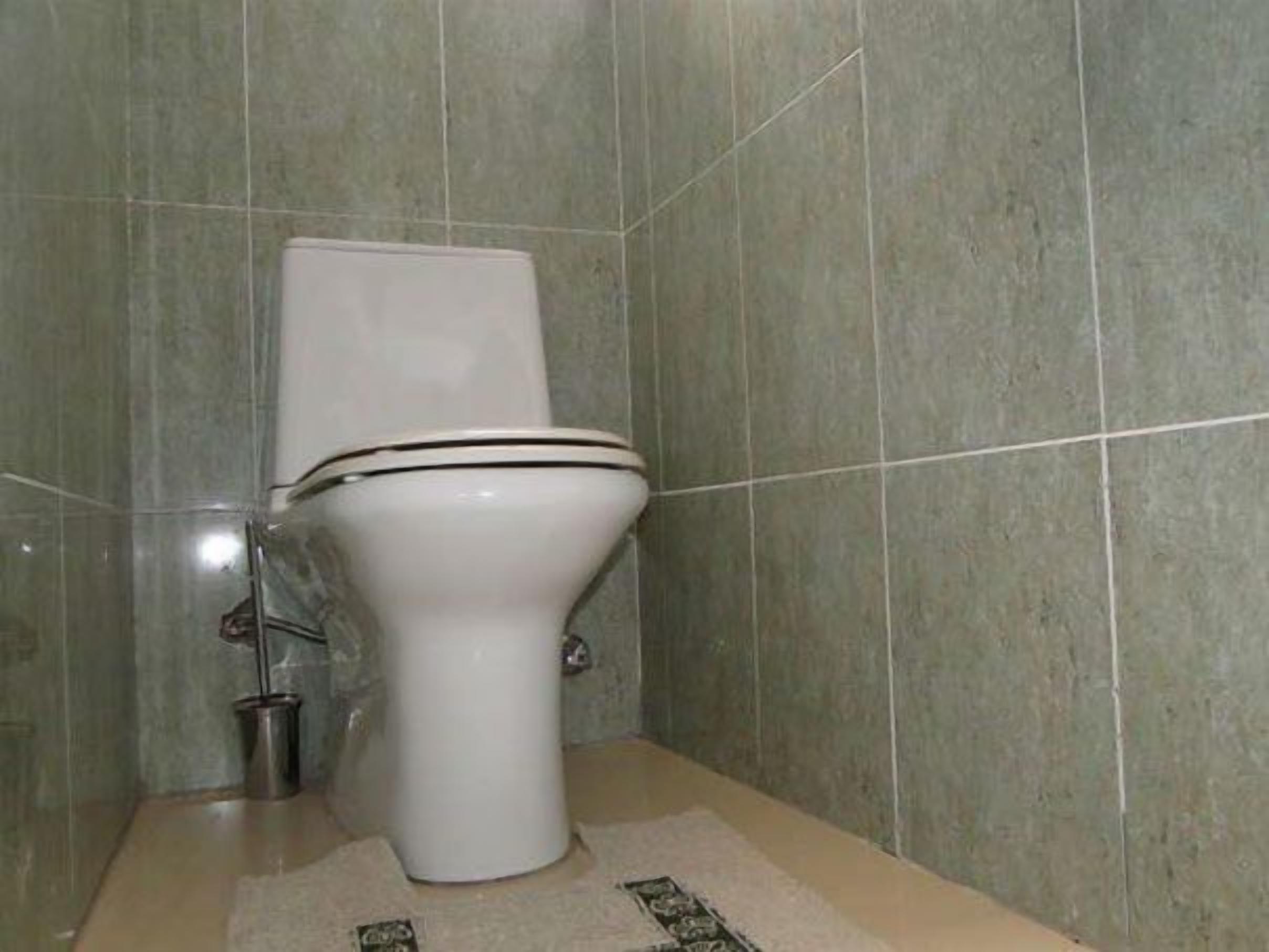 free toiletries, towels