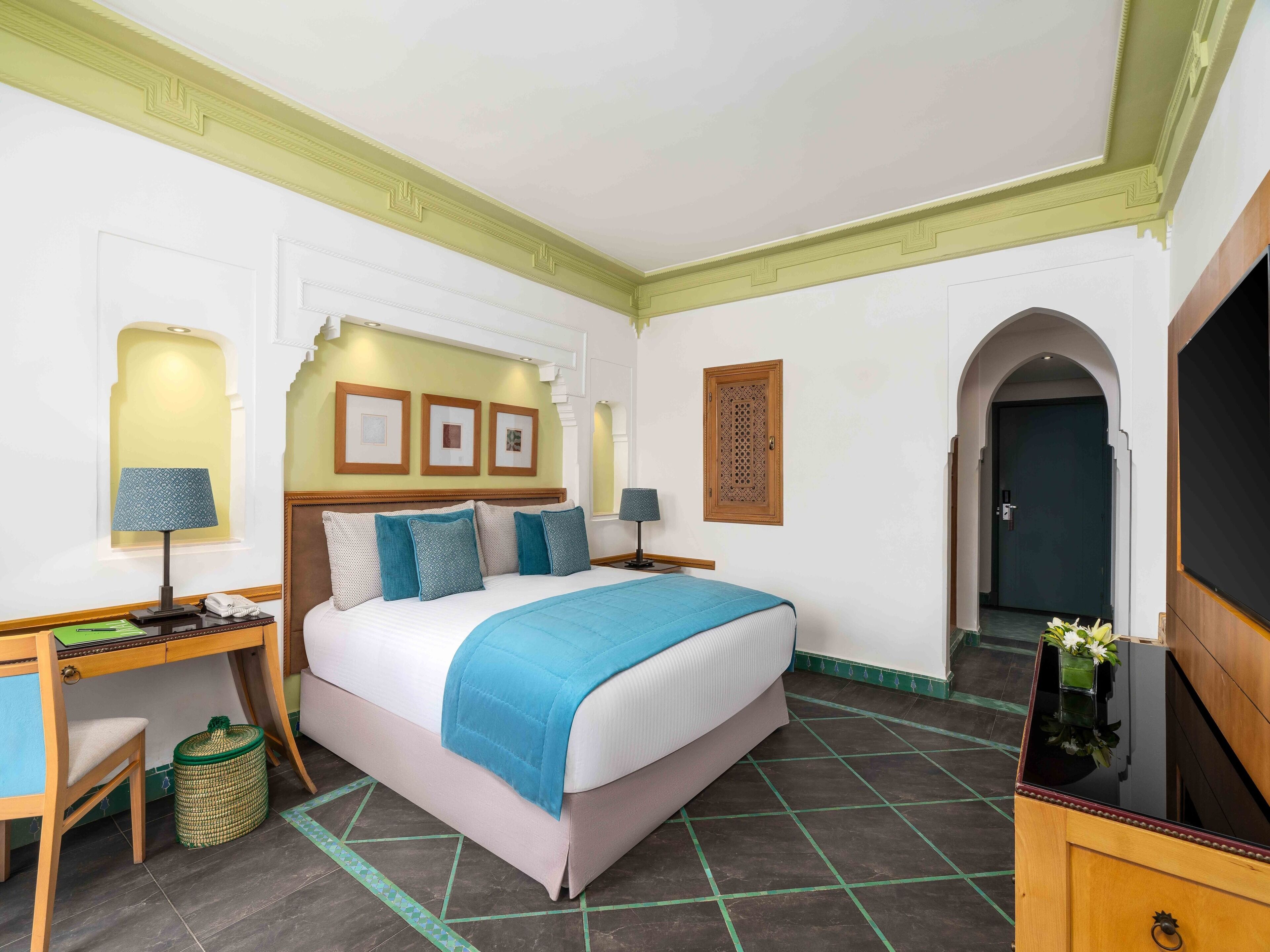 Standard Suite | Premium bedding, minibar, in-room safe, desk