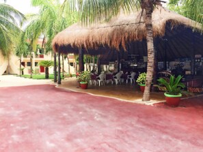 تناول الطعام بالخارج