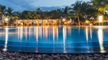 Outdoor pool, pool umbrellas, sun loungers