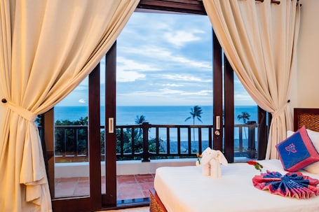 Familiesuite, ikke-røyk, sjøutsikt | Sengetøy av topp kvalitet, minibar, safe på rommet og skrivebord